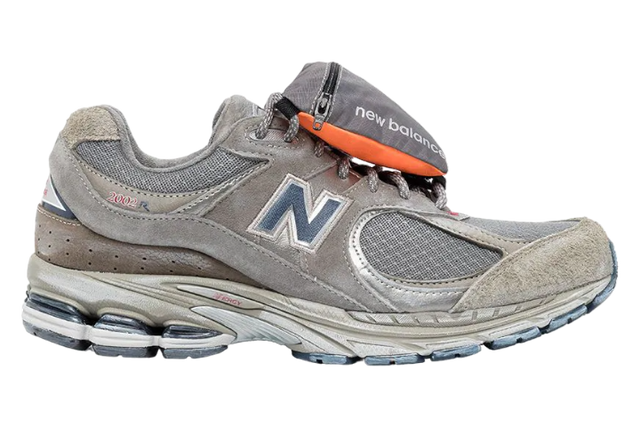 NEW BALANCE 2002R GREY BROWN POUCH